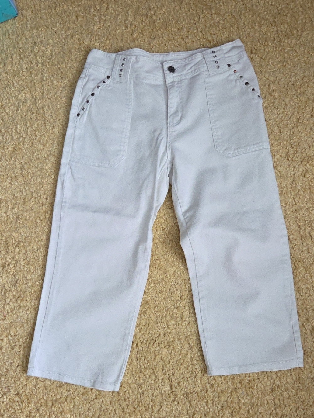 ETHYL White Denim Women's Cropped Capri  Pants Size 10 Stud-Trim Pockets.
